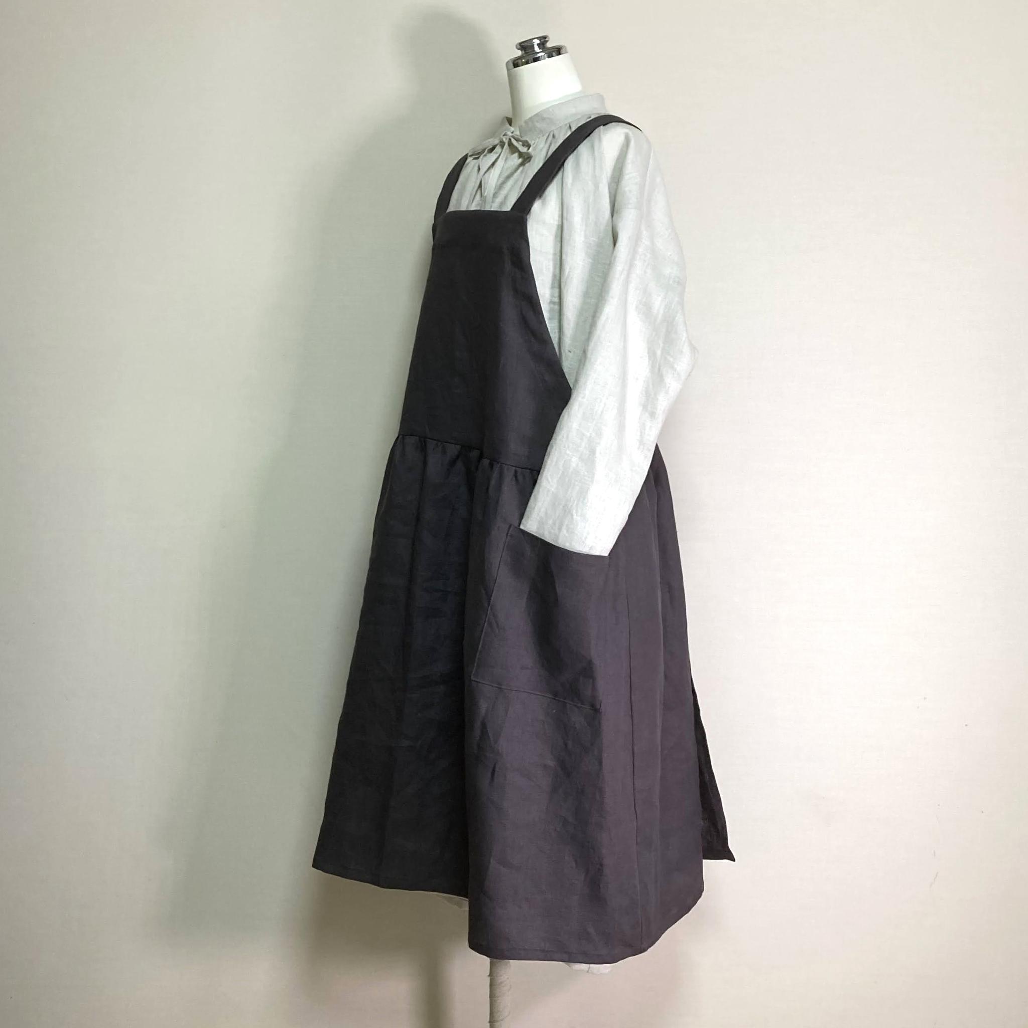 カラーリネン◆ギャザーエプロンワンピース◆チャコール◆フリーサイズ(中厚、リネン100%) | 4枚目