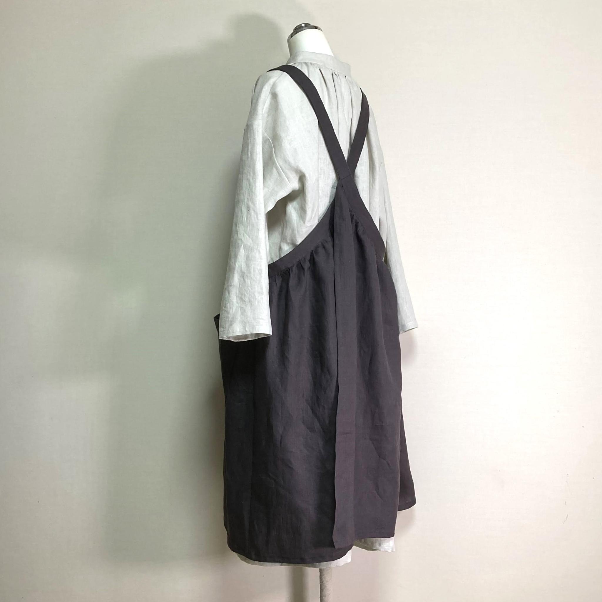 カラーリネン◆ギャザーエプロンワンピース◆チャコール◆フリーサイズ(中厚、リネン100%) | 7枚目