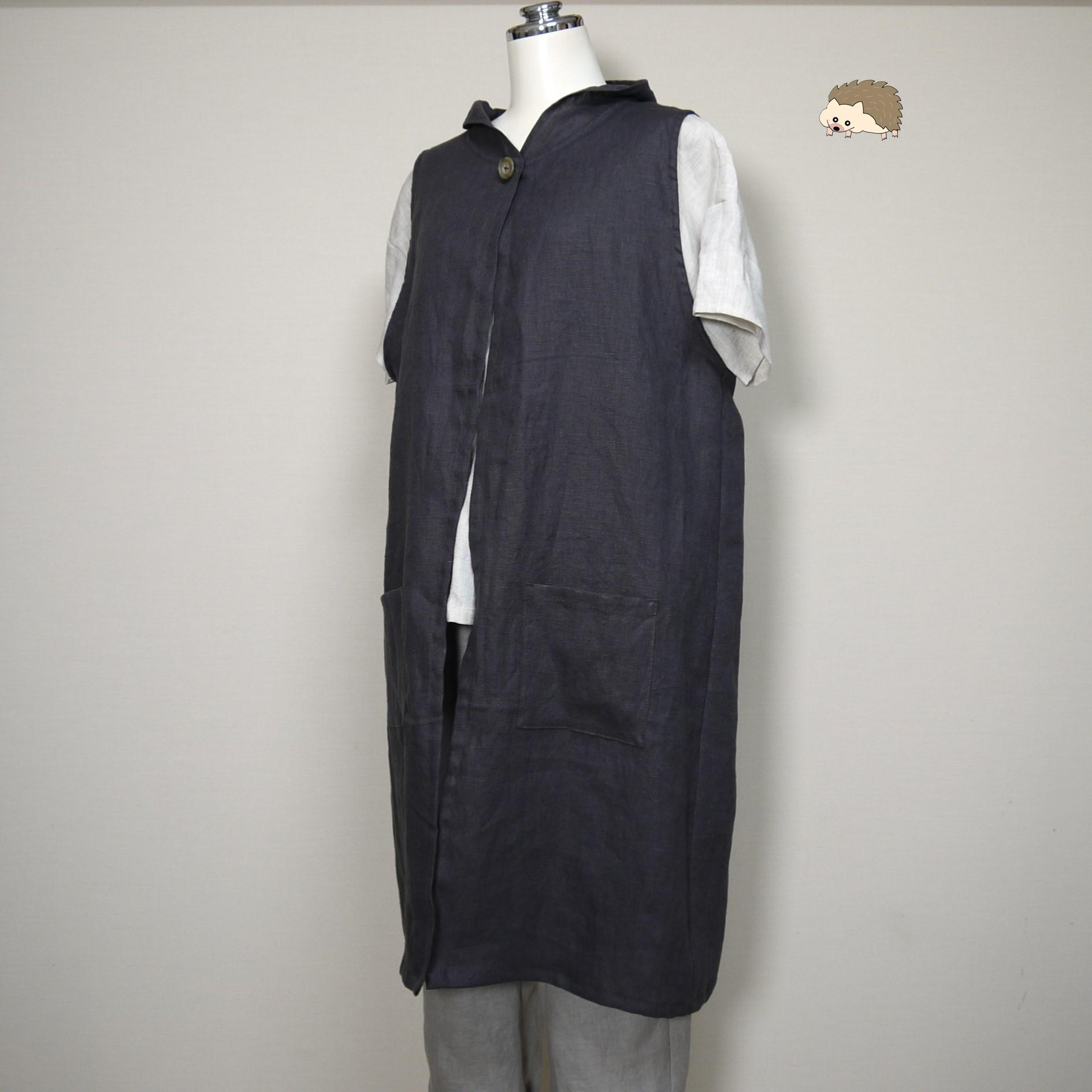 カラーリネン◆お飾りフードのロングジレ◆チャコール◆フリーサイズ(中厚、リネン100%)~ジレ・ベスト~1枚目の画像